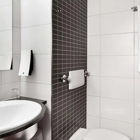 Hotel Tryp By Wyndham Aquamarin 3*