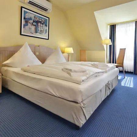 Tryp By Wyndham Aquamarin Hotel 3*